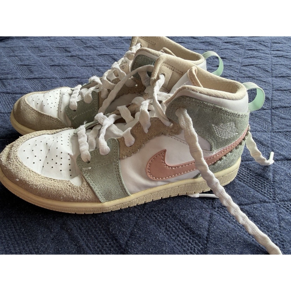 [DZ5361-100] Grade School Air Jordan RETRO 1 MID SE 'PINK OXFORD (GS)'